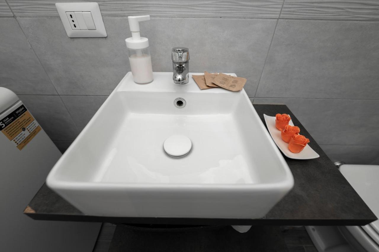 Donna Chiara Holiday House - Toledo Neapol Zewnętrze zdjęcie